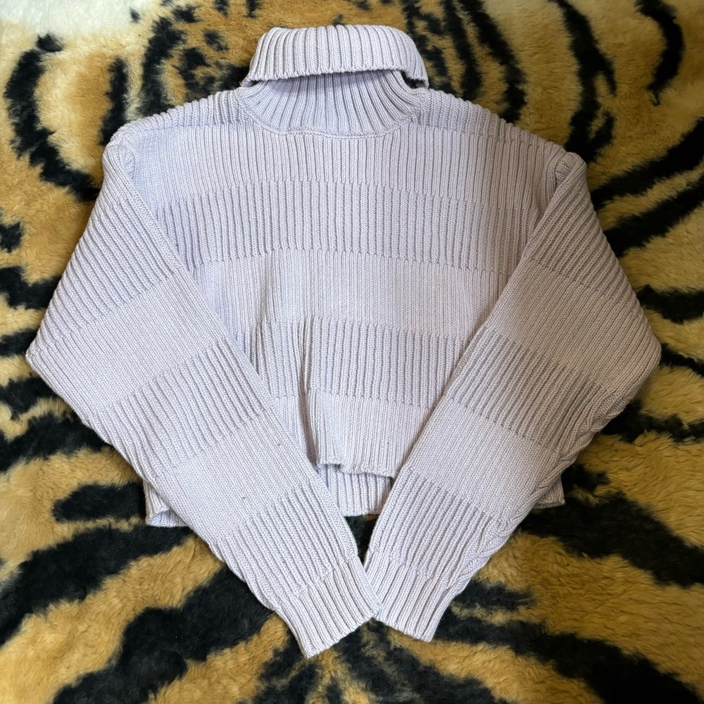 Light purple ribbed cropped turtle neck sweater